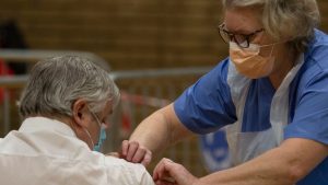 Korona virus: Ne smanjuje se broj zaraženih u Srbiji, Gana prva na svetu dobila vakcine Kovaks programa