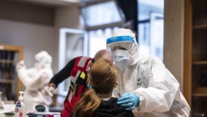 Korona virus: Novi crni rekord u Srbiji – 38 umrlih, više od 5.000 zaraženih, u Americi prvi pacijenti 11. decembra dobijaju vakcinu