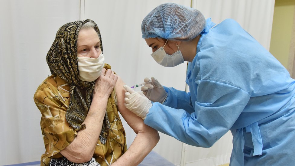 Korona virus: U Srbiji preminulo još 39 ljudi, Fajzer i Moderna vakcine bezbedna za trudnice