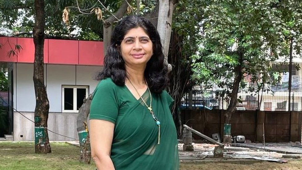 Korona virus, škola i Indija: Nastavnica poklonila stotine pametnih telefona da pomogne siromašnijim đacima u učenju tokom pandemije