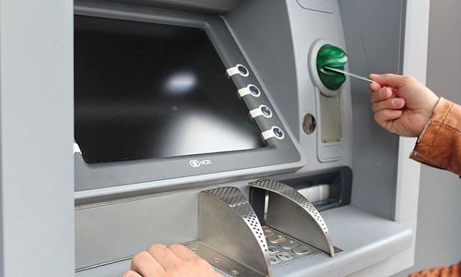 Koronavirus i interaktivni ekrani u radnjama, bankomati i dugmići