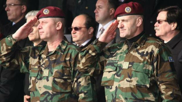  Kosovo, Sultan ide u Hag