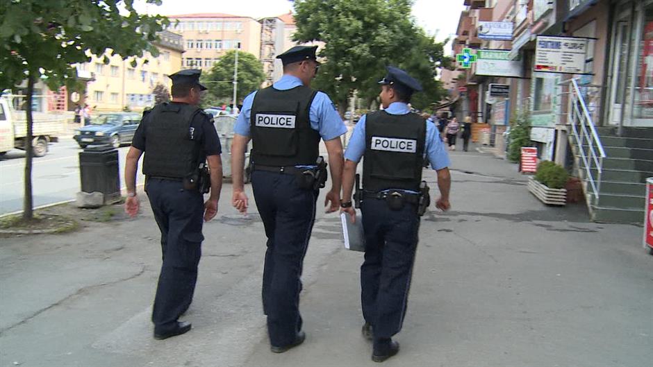 Kosovo police searching for foreign murder suspects