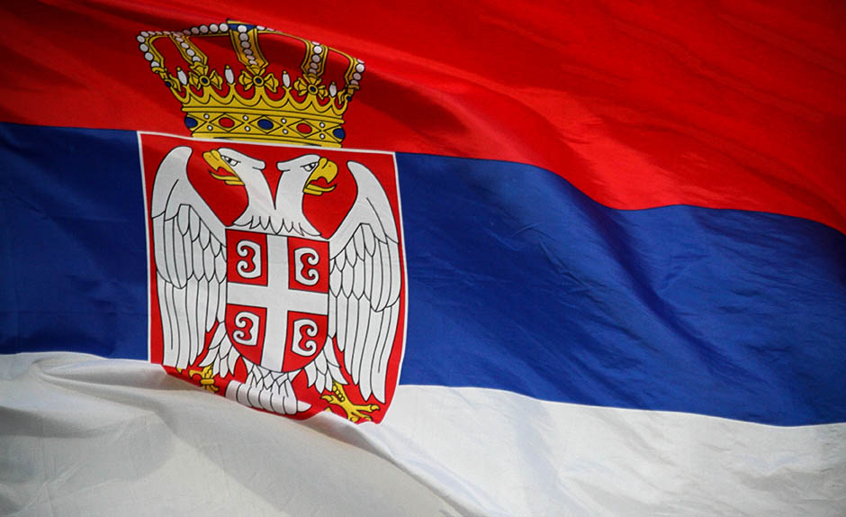 Kosovska Mitrovica: Pocepana zastava Srbije