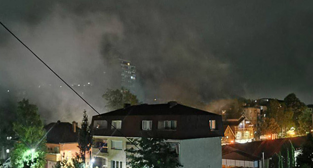 Kosovska Mitrovica: dve snažne eksplozije odjeknule u blizini policijske stanice (FOTO)