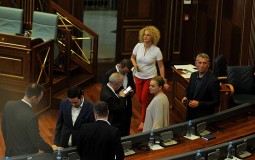 
					Kosovska opozicija traži parlamentarnu raspravu o dijalogu sa Srbijom 
					
									