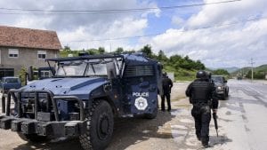 Kosovska policija privela ženu koja je nosila srpsku zastavu