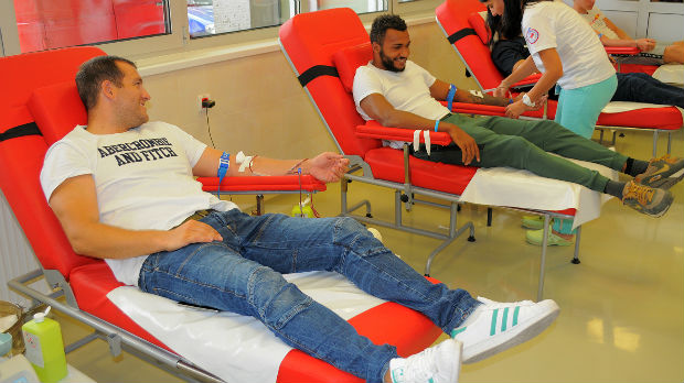 Kragujevački vaterpolisti u dobrovoljnoj akciji dali krv