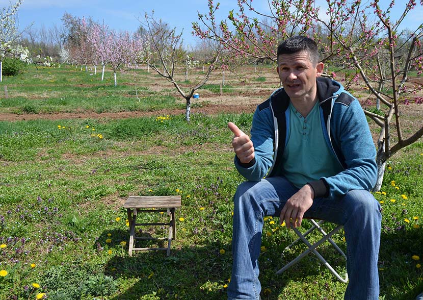 Kragujevčanin Slađan Rakić odborničku klupu zamenio je njivom i super mu ide! Evo zašto je odustao od politike (FOTO) (VIDEO)