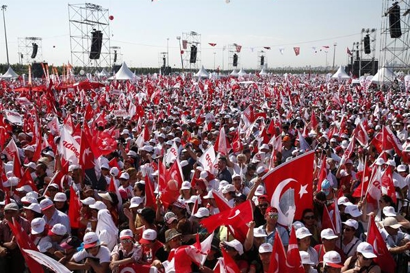 Kraj marša: Stotine hiljada ljudi protiv Erdogana