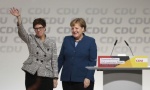 Kramp-Karenbauer: Želim da Merkel ostane do kraja mandata