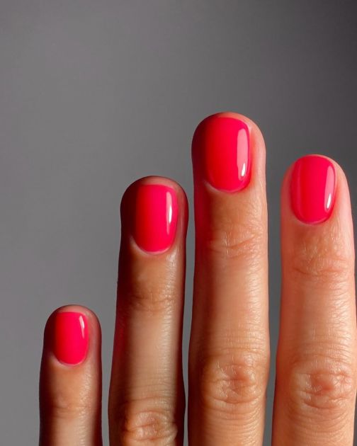 Kratki nokti za jesen 2025: Nail trendovi u fokusu ove sezone
