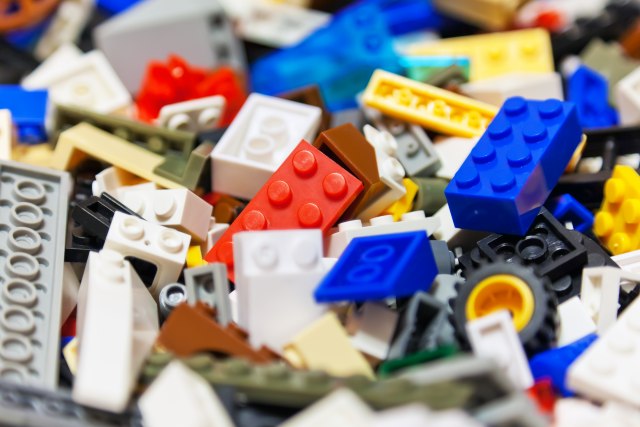 Kreirao neverovatnu mašinu koja savršeno raspoređuje Lego kockice: Sa njom je sve mnogo lakše!