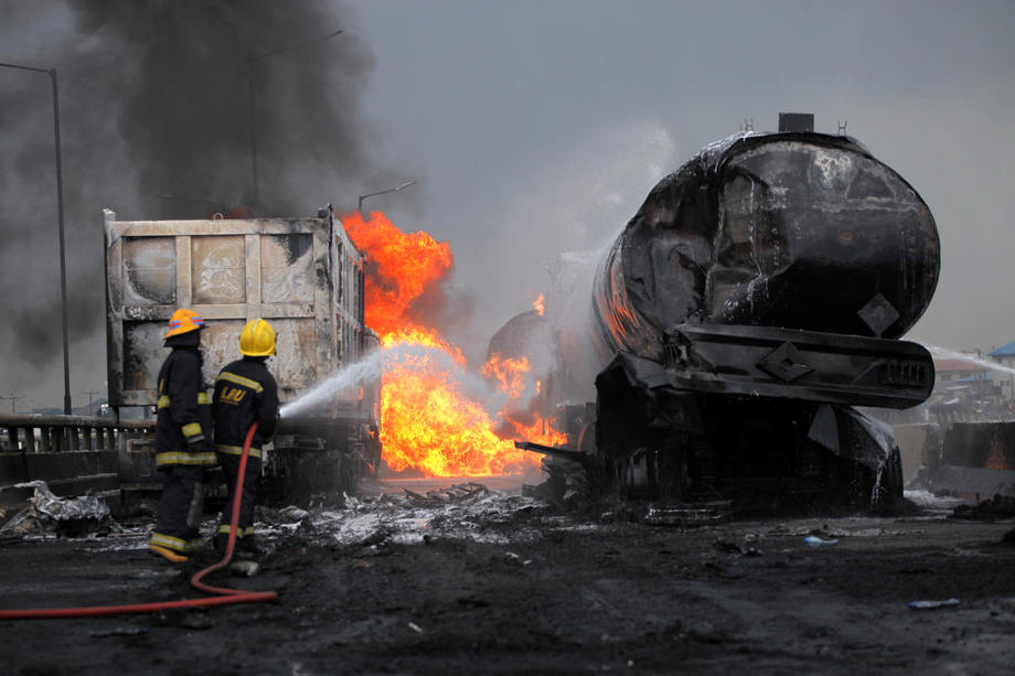 Ugašen požar na Krimskom mostu, procenjuje se šteta