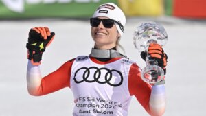 Kristalni globus posle osam godina opet u rukama švajcarske skijašice: Lara Gut Behrami najstarija pobednica Svetskog kupa