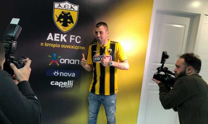 Krstičić stigao u AEK: Milojević će mi biti pomoć i iz Zvezde (FOTO)