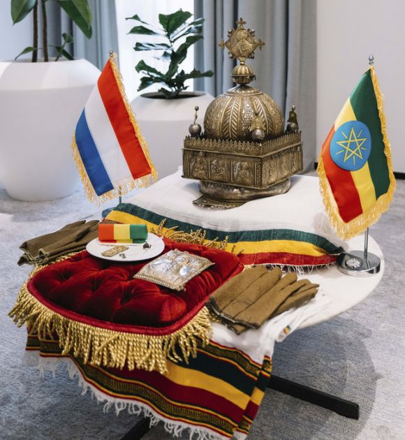 Kruna iz 18. veka nađena u Holandiji vraćena Etiopiji