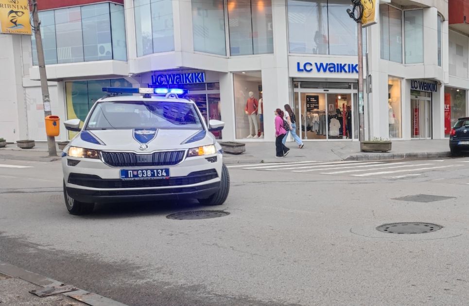 Krvave scene u Novom Pazaru: Djevojka pokušala da se ubije, žena nožem napala partnera