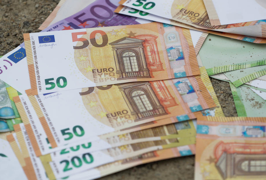 Kurs dinara prema evru danas 117,3108