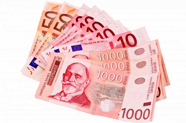 Kurs u ponedeljak: 117,5515 dinara za jedan evro