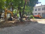 Kvar asfaltne baze sprečio gradske vlasti da obiđu radove u niškoj školi