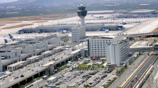 Avion sa putnicima iz Atine sleteo na beogradski aerodrom