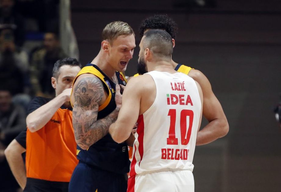 LAZIĆ ISKLJUČEN VEĆ U DRUGOM MINUTU: Evo zašto je Crvena zvezda ostala bez kapitena na meču sa Himkijem! Izbacio ga košarkaš koji ga je povredio na Evrobasketu  (FOTO)