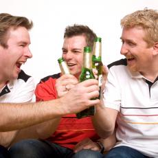 LEPO I KORISNO: Pijenje piva dovodi do povećanja snage kod muškaraca