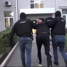 LEZI DOLE, BRE! Munjevita akcija policije u Zemunu: Zaplenjena velika količina droge i novca (VIDEO)