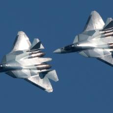 LISTA ČEKANJA ZA PUTINOVU ZVER: Rusi počeli serijsku proizvodnju najmoćnijeg vojnog aviona, VELIKE SILE već stale u RED ZA KUPOVINU! (FOTO/VIDEO)