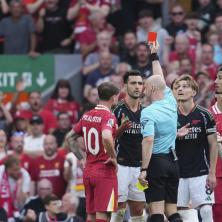 LIVERPUL I ARSENAL REMIZIRALI: Novi šampion Engleske i pored isključenja Merina ostao bez trijumfa, Trent izviždan na Enfildu