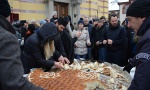 LOMLjENE ČESNICE U SRBIJI: Kruševljani izvukli dva zlatnika, Šapčani tražili i srebrnjake 