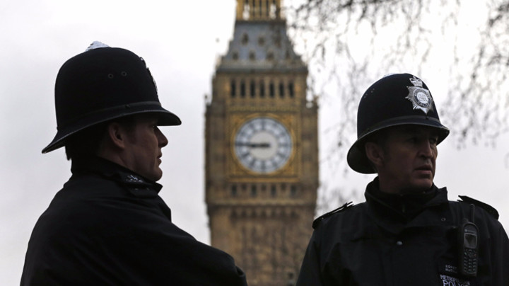 LONDONSKA POLICIJA BLOKIRALA MOST: Napušteno vozilo na Vestminsteru izazvalo uzbunu (FOTO)