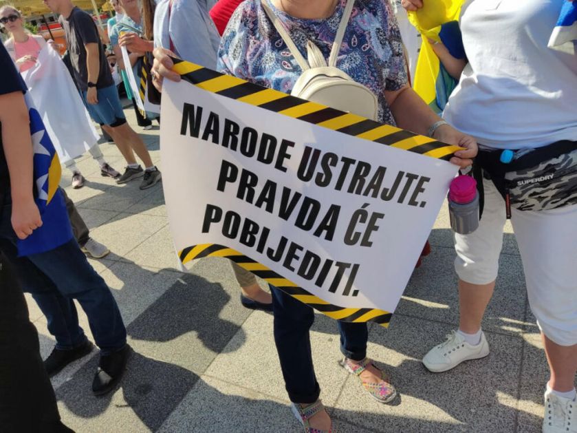 LOPOVI, LOPOVI: U BiH nezadovoljni građani izašli na ulice, dali jasne zahteve VIDEO FOTO