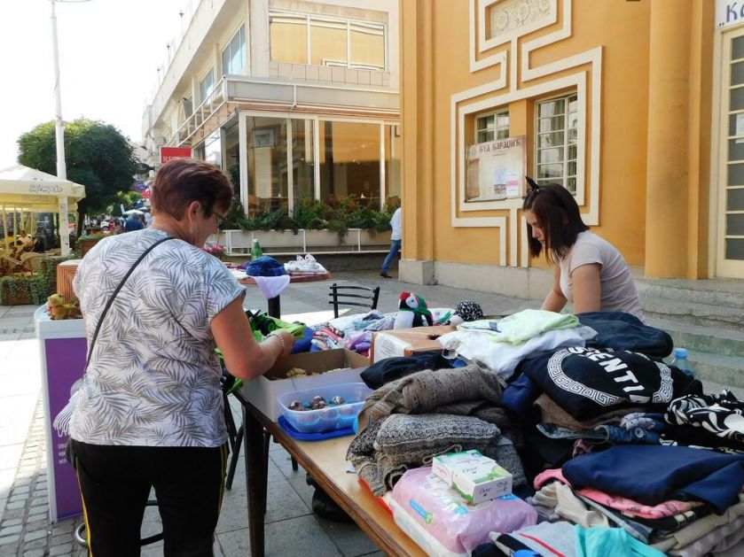 LOZNIČANI POMAŽU MALOM SUGRAĐANINU: Organizovali humanitarni bazar za Relju (FOTO)