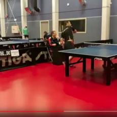 LUDILO: Pogledajte kako je klinac uzeo poen u stonom tenisu iako je završio ispod stola (VIDEO)