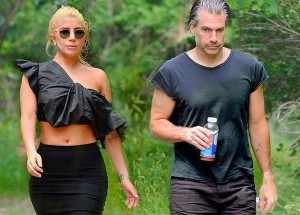 Lady Gaga planira ogromno venčanje sa verenikom Christianom Carinom