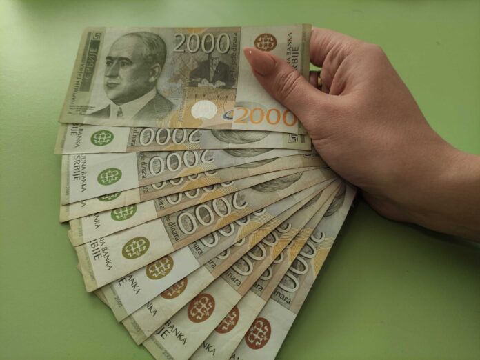 Lagali da su radnici Gradske uprave u Pirotu, tražili 83-godišnjakinji da im pokaže nakit i novac i potom ga ukrali