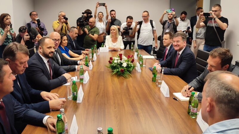 Lajčak u Severnoj Mitrovici, optimističan oko sastanka Kurtija i Vučića