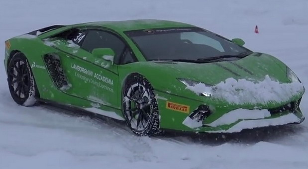 Lamborghini Winter Accademia by Squadra Corse: Vožnja po snegu sa Aventadorom S i Huracanom