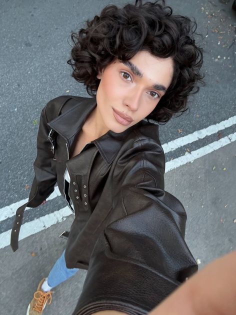 Laminirani izgled i dalje dominira, a ovi glue proizvodi za obrve su naši favoriti