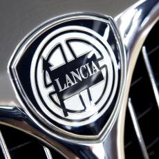 Lancia lansirala prvi hibridni automobil