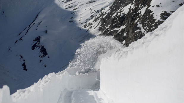 Lavina u švajcarskim Alpima, dve osobe nestale