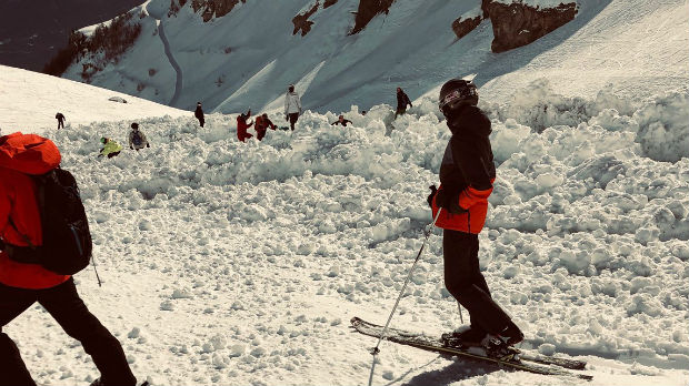 Lavina zatrpala grupu skijaša u Švajcarskoj