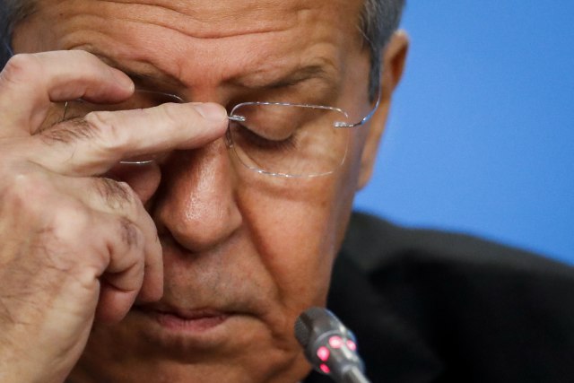 Lavrov, dosadni tonac i rukovanje s mikrofonom VIDEO