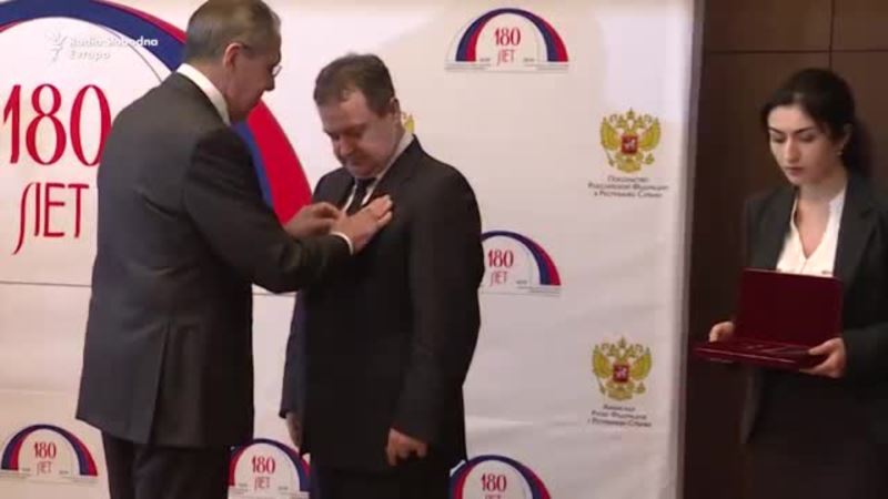 Lavrov odlikuje Dačića