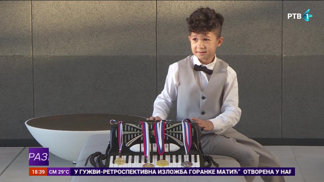Lazar Nikolić, talentovani dečak sa harmonikom