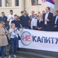 Lažni desničari se okupili u Novom Sadu: Zavetnik Borko Ilić na pauzi za topli obrok
