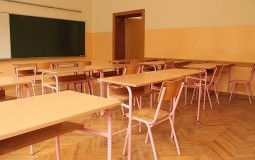 
					Ledeni talas zatvara osnovne i srednje škole na Kosovu 
					
									