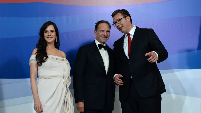 Legendarni holivudski glumac na inauguraciji: Pozdravio sa Vučićem i njegovo suprugom Tamarom, a onda je nahvalio Srbiju (FOTO)